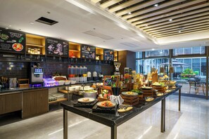 Tägliches Frühstücksbuffet gegen Gebühr