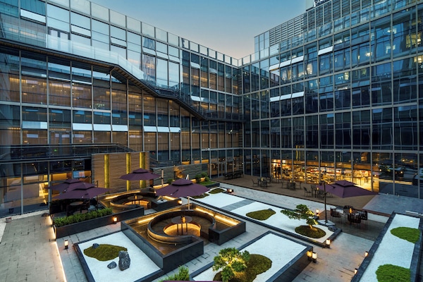 Queen Room with Garden View | View from room