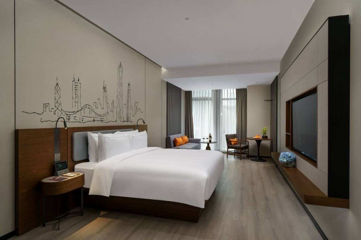 Executive Room | Premium bedding, free minibar, laptop workspace, blackout curtains