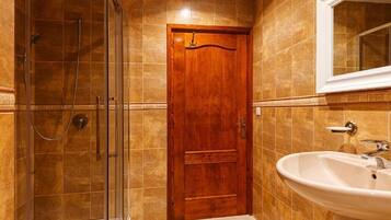 Deluxe Apartment | Bathroom | Towels