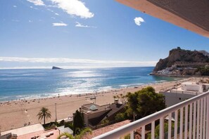 Playa en los alrededores y 20 bares en la playa 