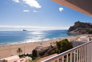 Una playa cerca, 20 bares en la playa