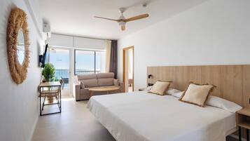 Familiestudio, sjøutsikt | Wi-fi (inkludert) og sengetøy