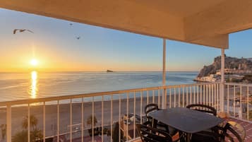 Monolocale panoramico, vista mare | Wi-Fi gratuito, lenzuola