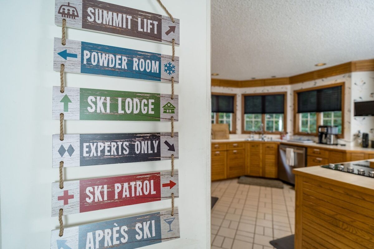 Luxe Ski Chalet | Hot tub, Fire pit & Game room