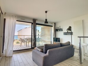 TV - 1BR Apartment for 4 in Carnon - Terrace, Garage, Steps from the Beach (Mauguio)