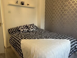 3 soverom, skrivebord, strykejern/-brett og wi-fi (inkludert)