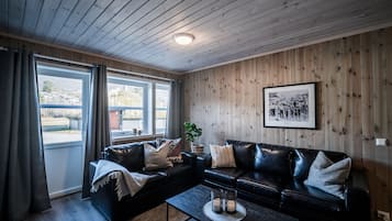 Grand Apartment | Living area | 45-inch Smart TV with digital channels, TV, Netflix
