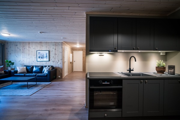 Grand-Apartment | Wohnbereich | 45-Zoll-Smart-TV mit Digitalempfang, Fernseher, Netflix