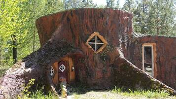 Tree House | Individually decorated, desk, blackout drapes, iron/ironing board