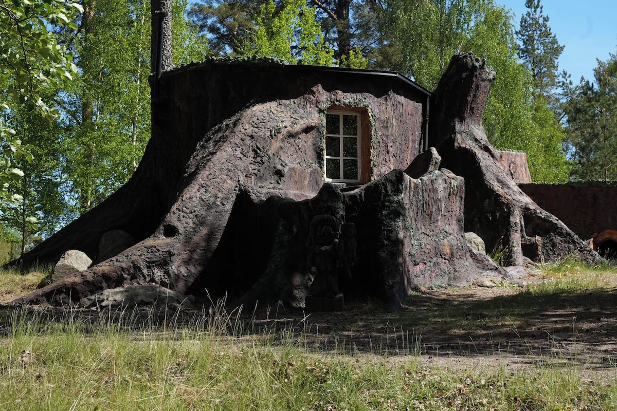 Comfort Tree House | Individually decorated, desk, blackout curtains, iron/ironing board