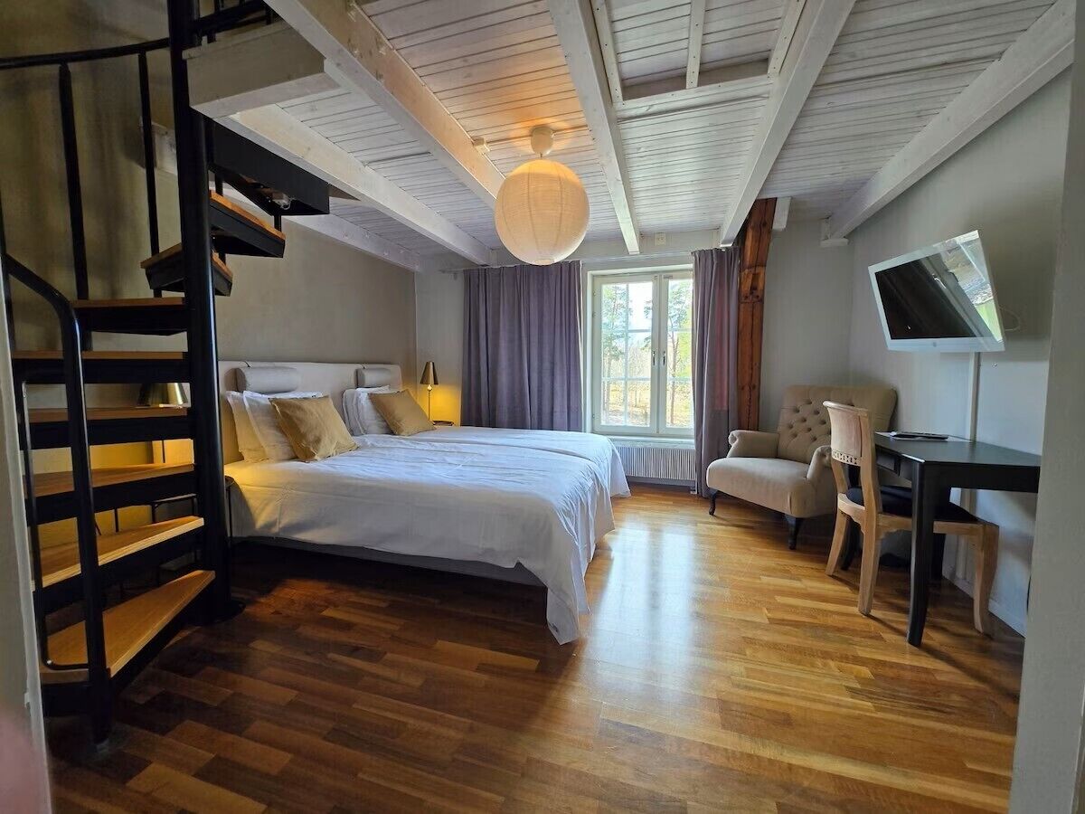 Firemannsrom – panorama, kanalutsikt | Individuelt dekorert, skrivebord, blendingsgardiner og strykejern/-brett