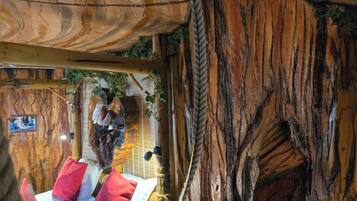 Decoración personalizada, escritorio y cortinas blackout