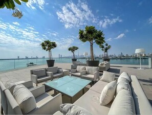 Exterior - Aya - Outstanding 1BR Apartment With Amazing Creek Views (Dubai)