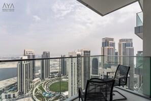 Luxury Apartment, 1 Bedroom | Terrace/patio - Aya - Outstanding 1BR Apartment With Amazing Creek Views (Dubai)