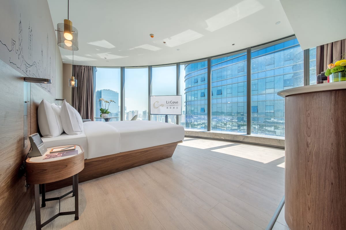 Panoramic Single Room | In-room safe, desk, blackout curtains