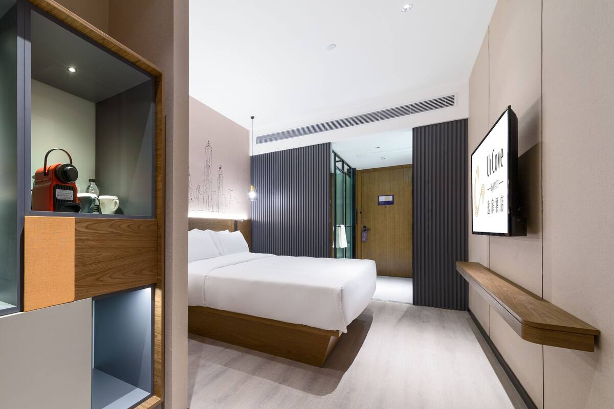 Basic Single Room | In-room safe, desk, blackout curtains