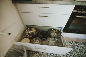 Kühlschrank, Ofen, Herdplatte, Wasserkocher