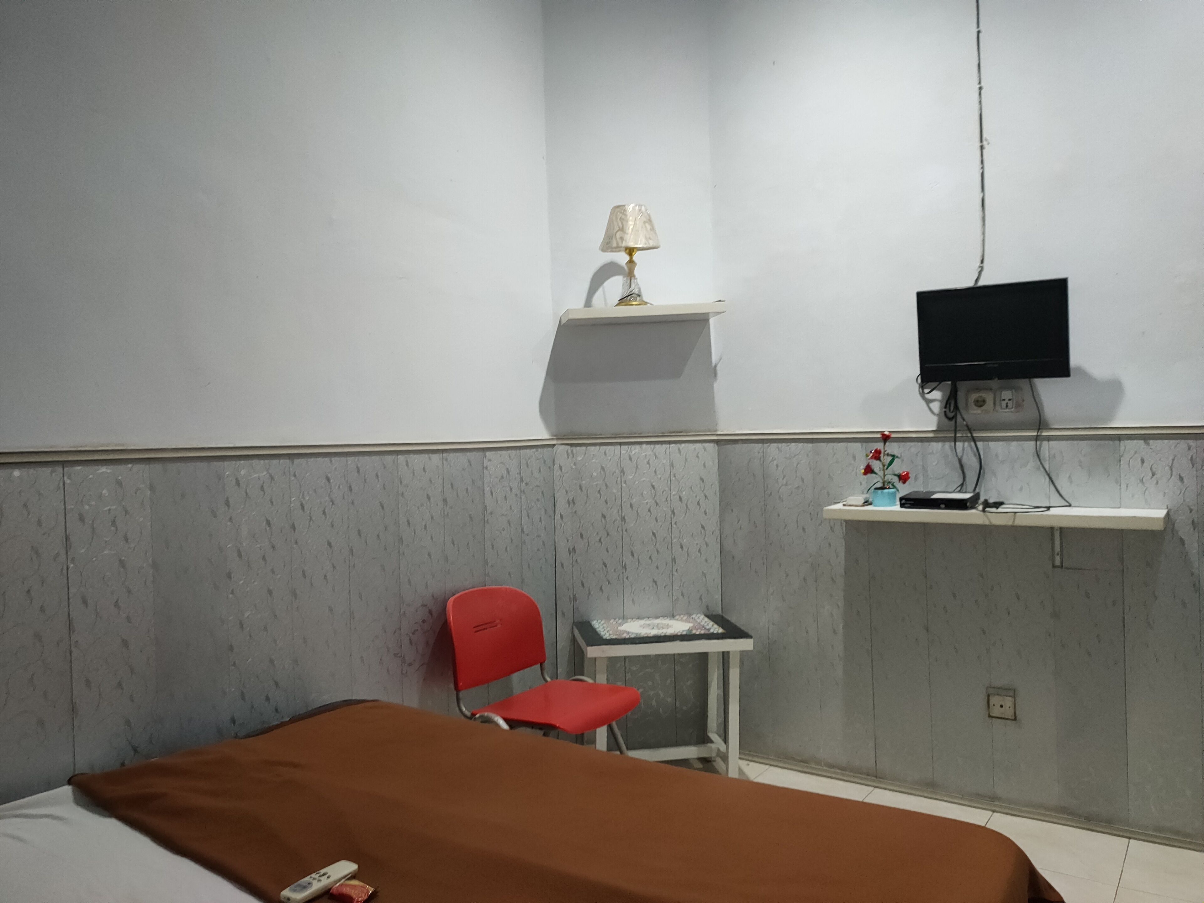 standard double room | desk, bed sheets