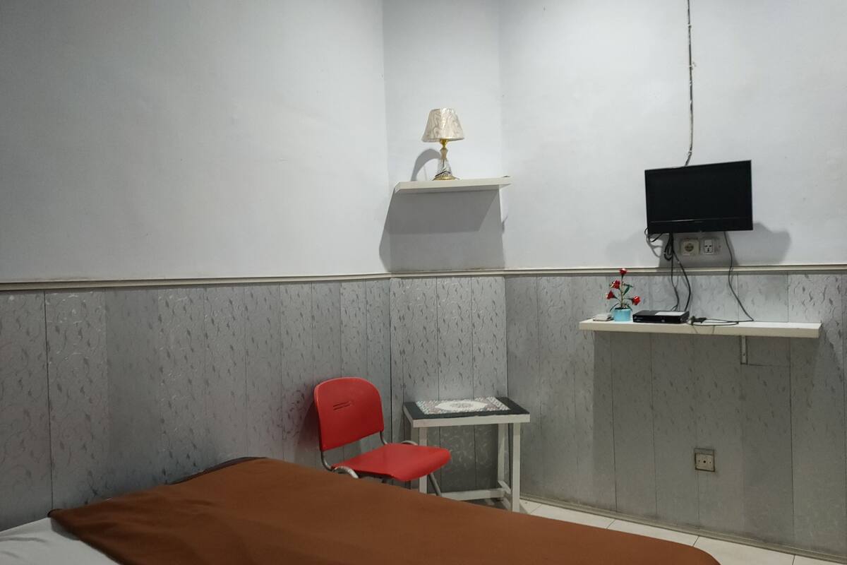 standard double room | desk, bed sheets