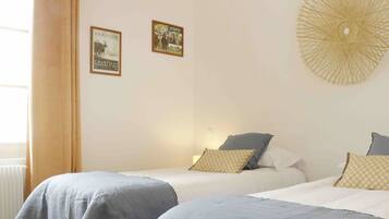 4 chambres, fer et planche Ă repasser, accĂšs Internet