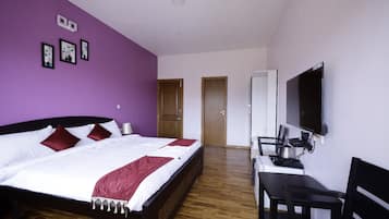 Suite estudio Premium | Ropa de cama de alta calidad, decoración individual, escritorio