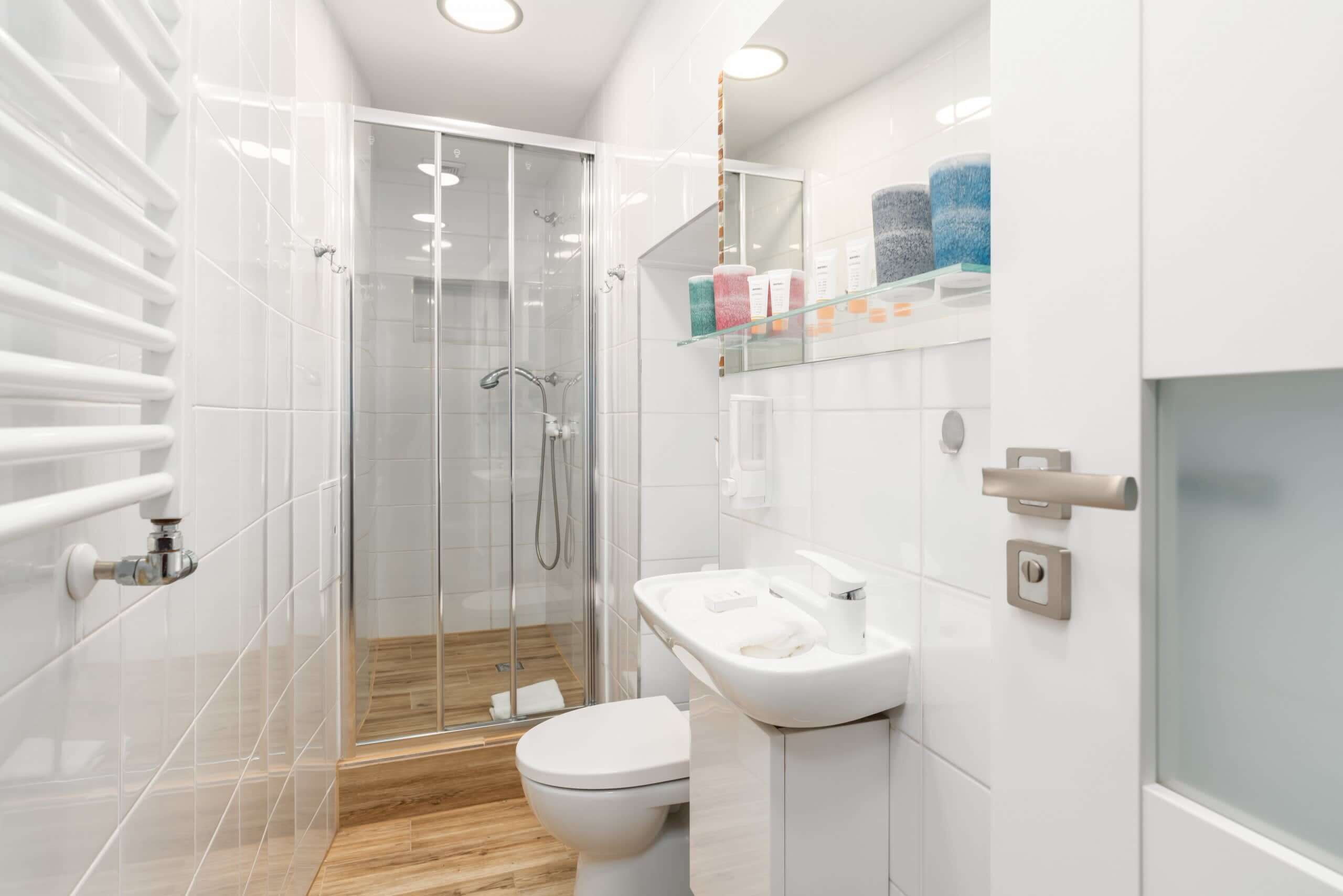 Shower, hair dryer, towels, shampoo