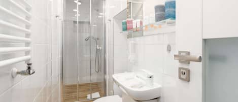 Shower, hair dryer, towels, shampoo