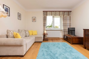 TV - Sunny Studio in Mokotow | Close to Metro and Pola Mokotowskie (Warszawa)