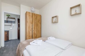 1 chambre, fer et planche à repasser, Wi-Fi, draps fournis