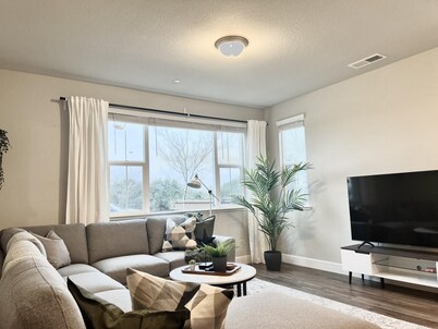 寧靜現代度假屋帶山谷景觀