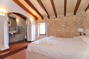 4 dormitorios, tabla de planchar con plancha, wifi gratis y ropa de cama