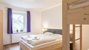 2 bedrooms, bed sheets - Comfort plus Apartment I (Eisenerz)
