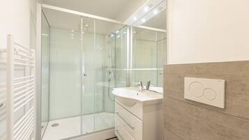 Shower, towels