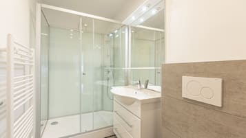 Shower, towels