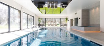 Luxury Cedar Lodge & Pool House