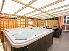 Cottage | Property grounds