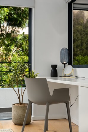 Exclusive Apartment | 2 bedrooms, laptop workspace, iron/ironing board, free WiFi - TenOnQ B4 (Cape Town)