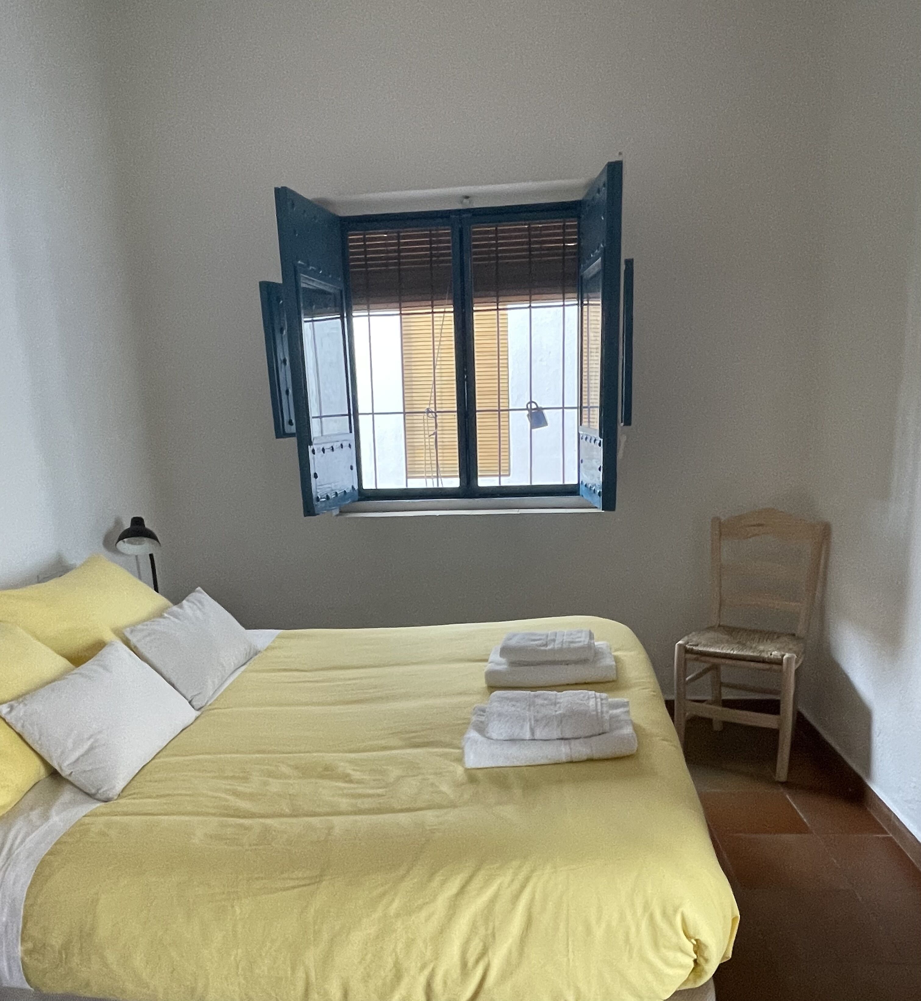 1 bedroom, bed sheets