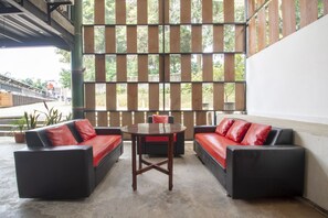Lobby - OYO 3283 Bwalk Hotel (Malang)