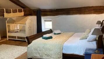 4 slaapkamers, een strijkplank/strijkijzer, wifi