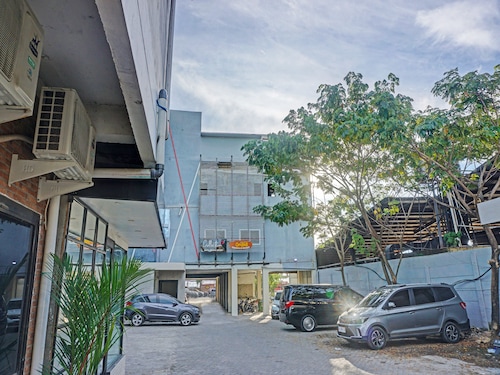 Collection O 91414 Hotel Marina Beach