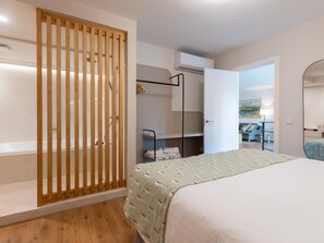 Iron/ironing board, WiFi, bed sheets - LF PARKING INCLUDED. Loft adjacent to Santa Cruz (Sevilla)