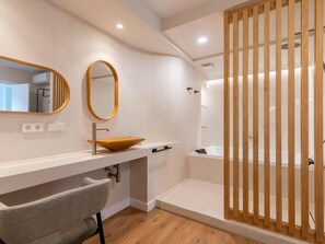 Bathtub, hair dryer, towels