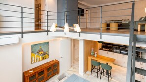 A multi-level apartment with a dining area, kitchen, and a loft space. - LF PARKING INCLUDED. Loft adjacent to Santa Cruz (Sevilla)
