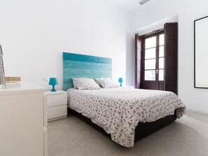 2 quartos, ferros/tábuas de passar roupa, Wi-Fi, roupa de cama
