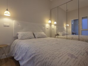 2 habitaciones, tabla de planchar con plancha, wifi y ropa de cama 