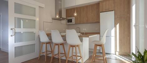 Fridge, microwave, dishwasher, coffee/tea maker