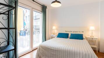 4 slaapkamers, een bureau, een strijkplank/strijkijzer, wifi