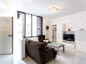 TV - LR2 PRIVATE TERRACE and parking included. Apartment in the Historic Center (Sevilla)